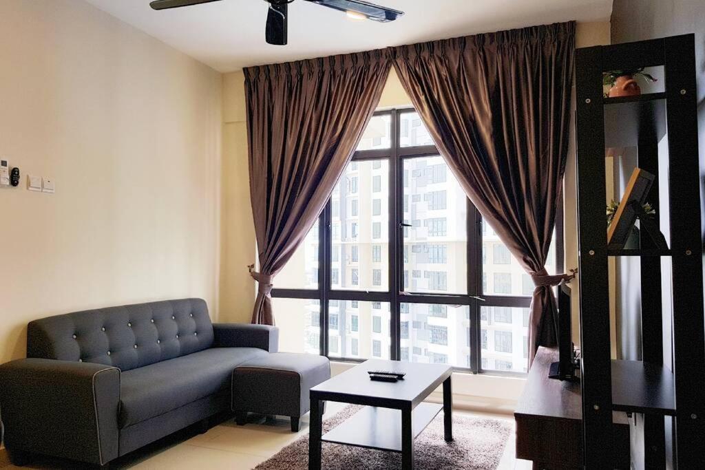 Апартаменты Arc Austin Hills Residensi By Antlerzone Джохор-Бару Экстерьер фото