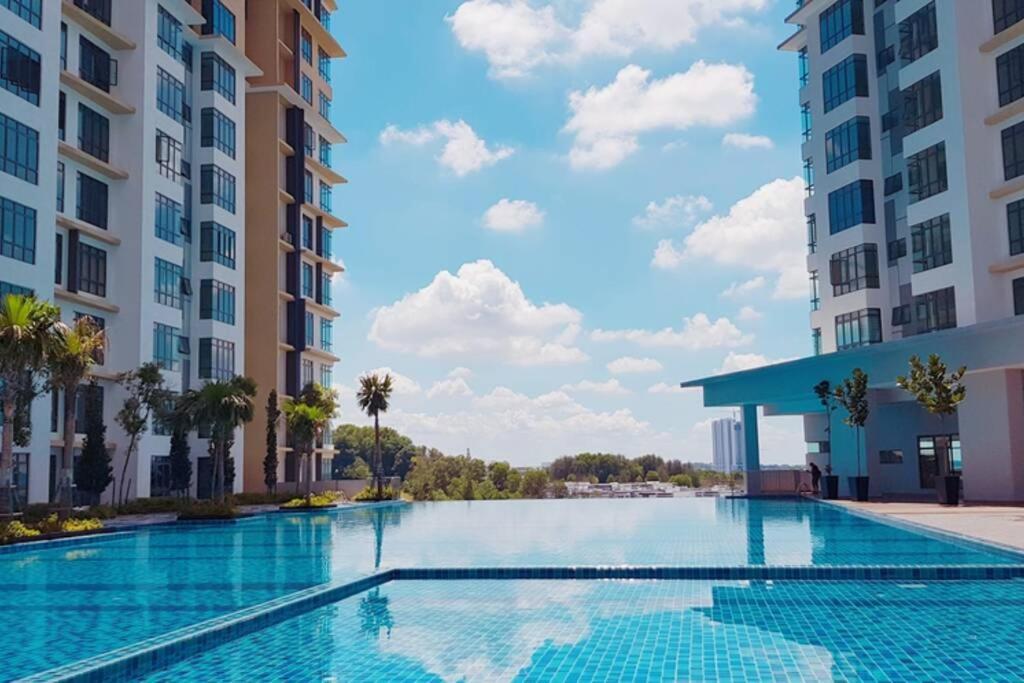 Апартаменты Arc Austin Hills Residensi By Antlerzone Джохор-Бару Экстерьер фото